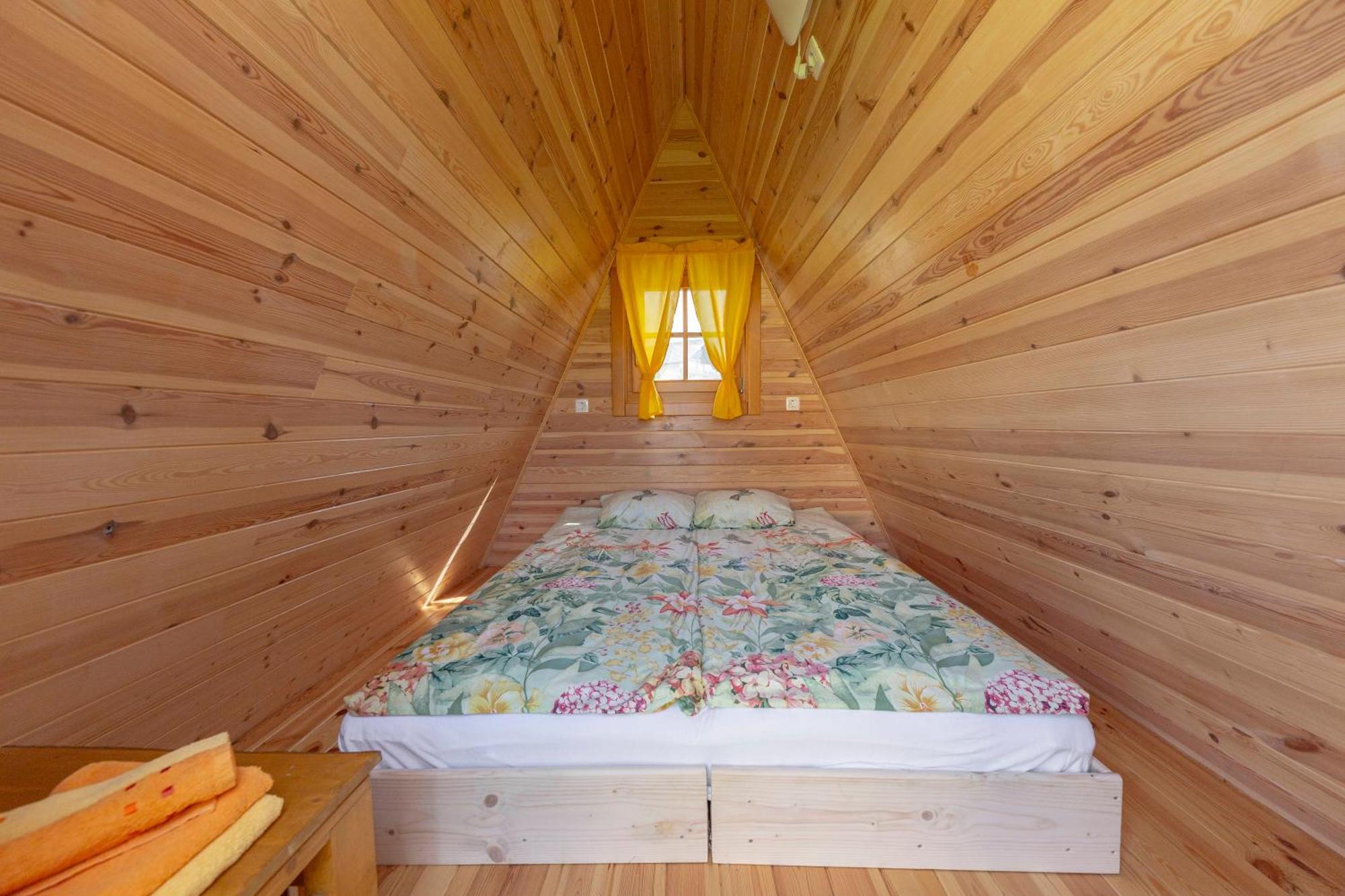 ホテル Glamping Mohorjev Grunt ゴレンスカ地方 エクステリア 写真
