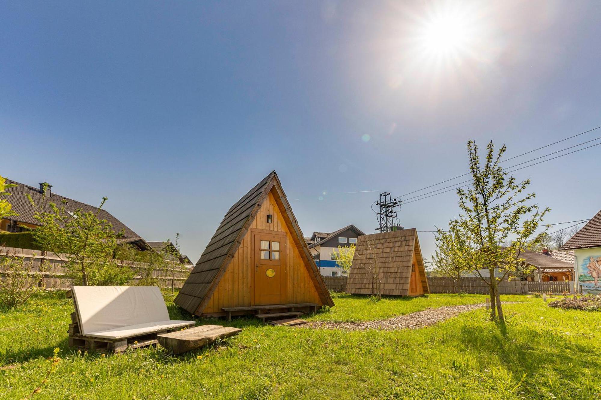ホテル Glamping Mohorjev Grunt ゴレンスカ地方 エクステリア 写真