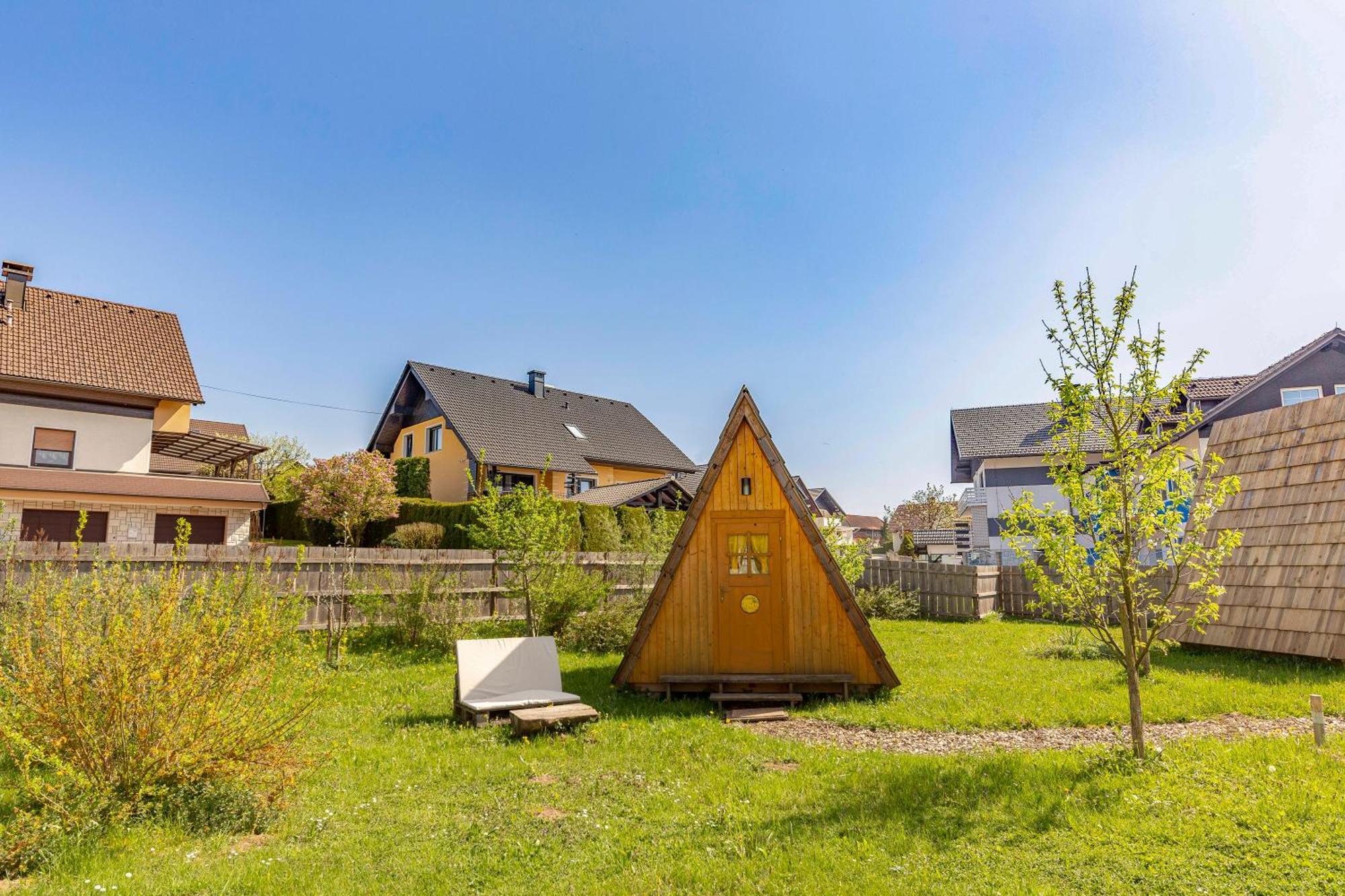 ホテル Glamping Mohorjev Grunt ゴレンスカ地方 エクステリア 写真
